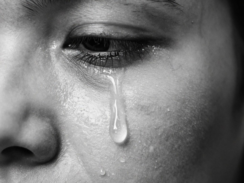 खामोश आंसू दर्शाता Sad Quotes in Hindi
